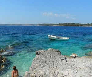 Quiet Apartment with garden near Sea Pula Croatia