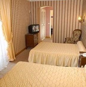 NearBy Hotel