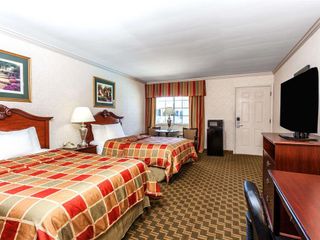 Hotel pic Days Inn & Suites by Wyndham Roseville/Detroit Area