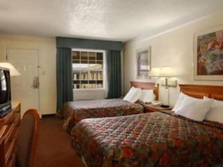 Hotel pic Days Inn by Wyndham Wagoner