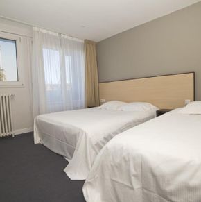 NearBy Hotel