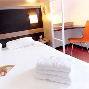 NearBy Hotel
