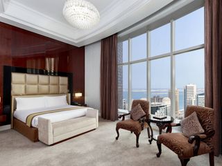 Фото отеля Crowne Plaza Doha West Bay, an IHG Hotel