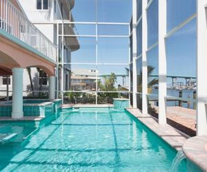 BAY FRONT BEAUTY BY VACATION RENTAL PROS Fort Myers Beach United States