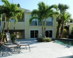 DOLPHIN HIDEAWAY BY VACATION RENTAL PROS Fort Myers Beach United States