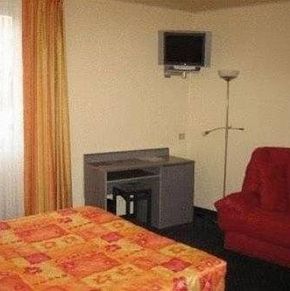 NearBy Hotel