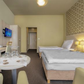 NearBy Hotel