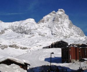 Breuil Cervinia Funicular House with Private Garage Valtournenche Italy