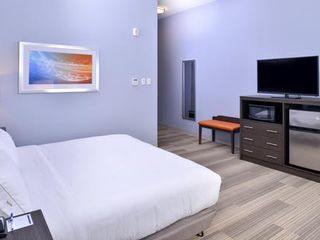 Фото отеля Holiday Inn Express Hotels & Suites Loma Linda, an IHG Hotel