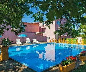 Apartment Valtursko Polje 67 with Outdoor Swimmingpool Lavarigo Croatia