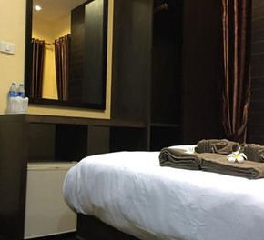 NearBy Hotel