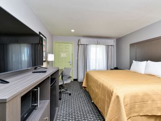 Фото отеля Scottish Inn & Suites Cotulla, TX