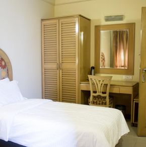NearBy Hotel