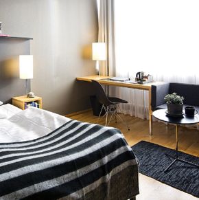 NearBy Hotel