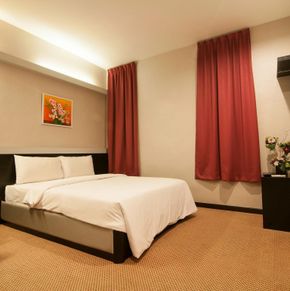 NearBy Hotel