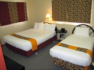 Фото отеля Bear Country Inn and Suites