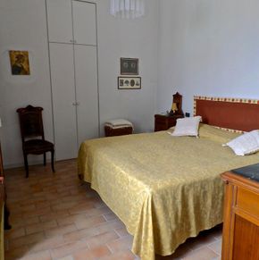 NearBy Hotel