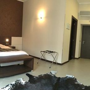 NearBy Hotel