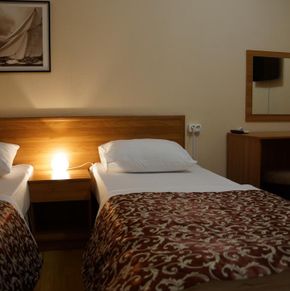 NearBy Hotel
