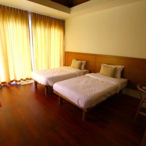 NearBy Hotel