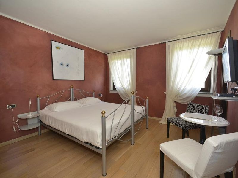Hotel Photo 1