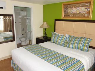 Hotel pic Eagle Crater Lake Inn