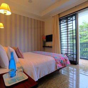 NearBy Hotel