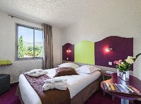 NearBy Hotel