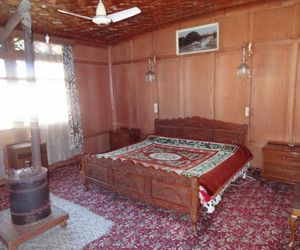 RIE HERITAGE GROUP OF HOUSEBOATS Srinagar India