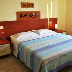 NearBy Hotel