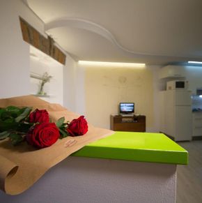 NearBy Hotel
