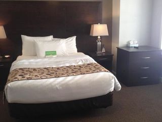 Hotel pic Holiday Inn Express & Suites Oshawa Downtown
