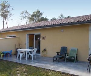 Two-Bedroom Holiday home chemin 08 Soustons France