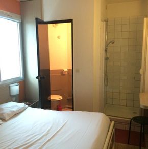 NearBy Hotel