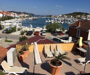 Apartments Tom Jezera Croatia