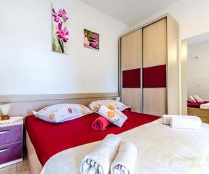 Apartments Nives Suhi Potok Jesenice Croatia