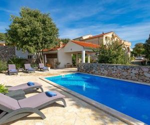 Three-Bedroom Apartment Garica with an Outdoor Swimming Pool 07 Garica Croatia
