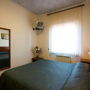 NearBy Hotel