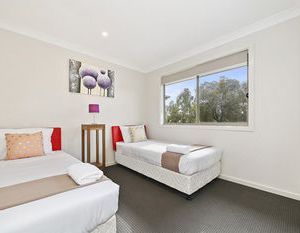 Serviced Houses - Alpine Place Villas Liverpool Australia