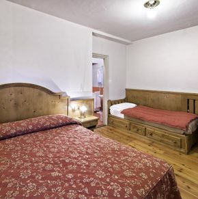 NearBy Hotel