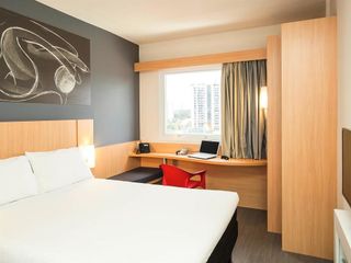 Фото отеля ibis Paris Meudon Velizy