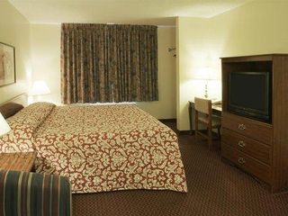 Фото отеля HomeTown Inn & Suites