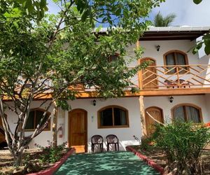 Hostal White House Galapagos Puerto Ayora Ecuador
