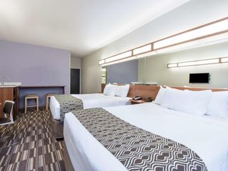 Фото отеля Microtel Inn & Suites by Wyndham Cadiz