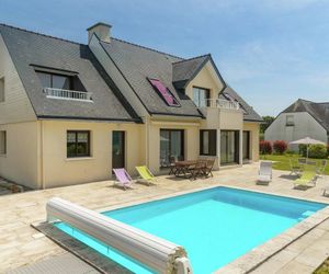 Spacious Villa in Concarneau with Swimming Pool Tregunc France