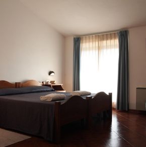 NearBy Hotel