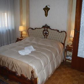NearBy Hotel