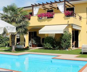 Colourful holiday home in Bardolino near lake Garda Lazise Italy