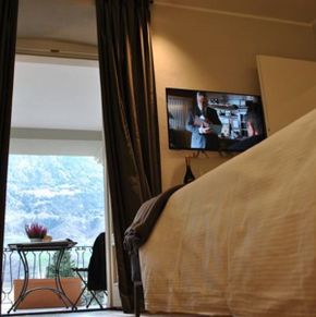 NearBy Hotel