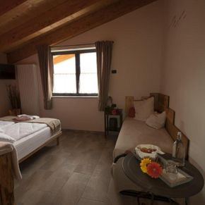 NearBy Hotel